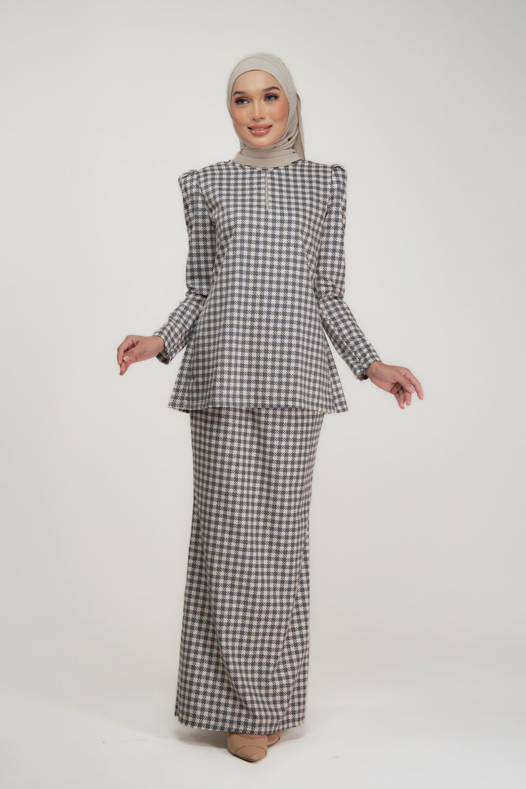 Melur Kurung - Sleek Modern Fit