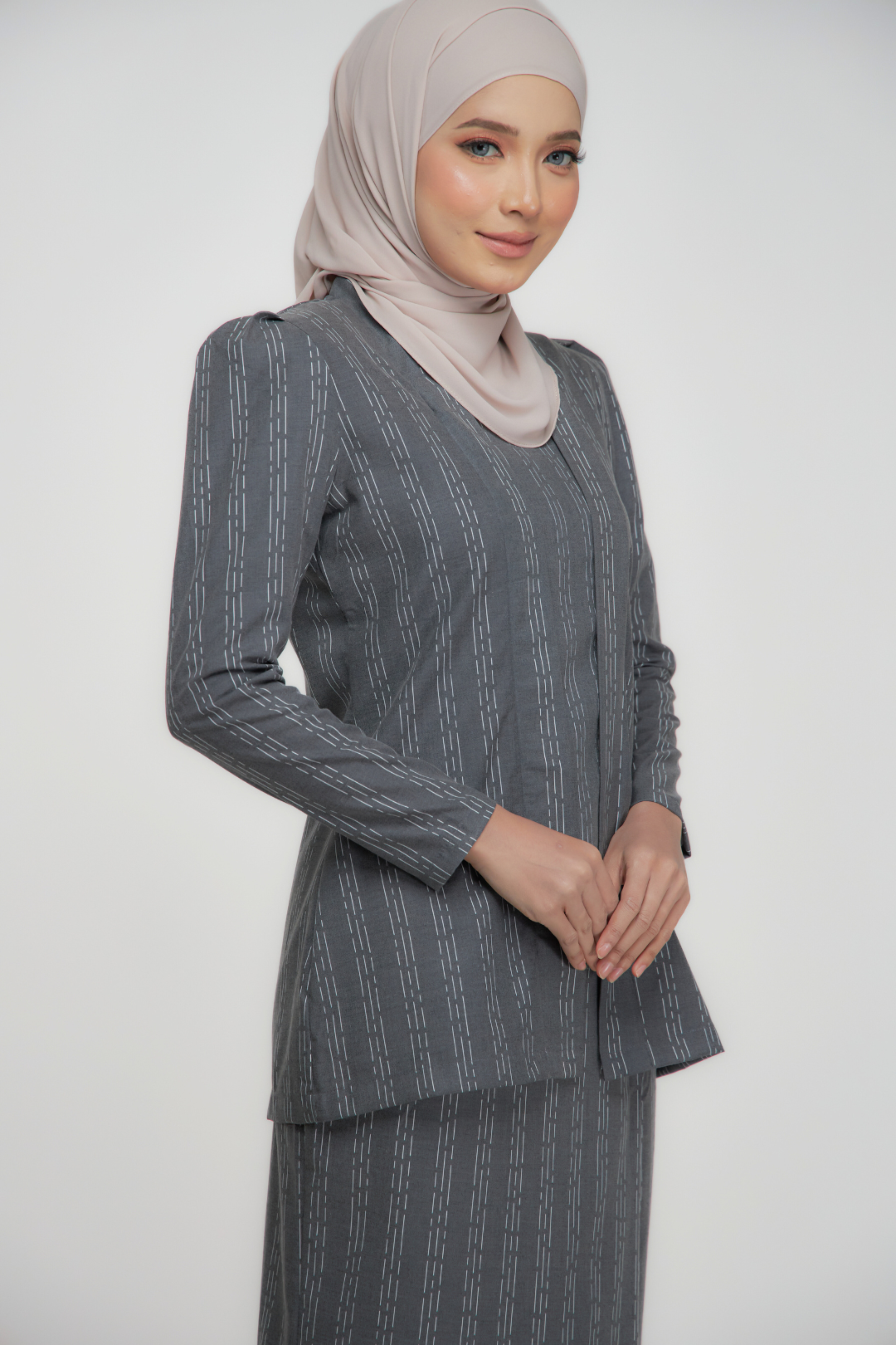 Iris Kebaya – Classic & Elegant Kebaya