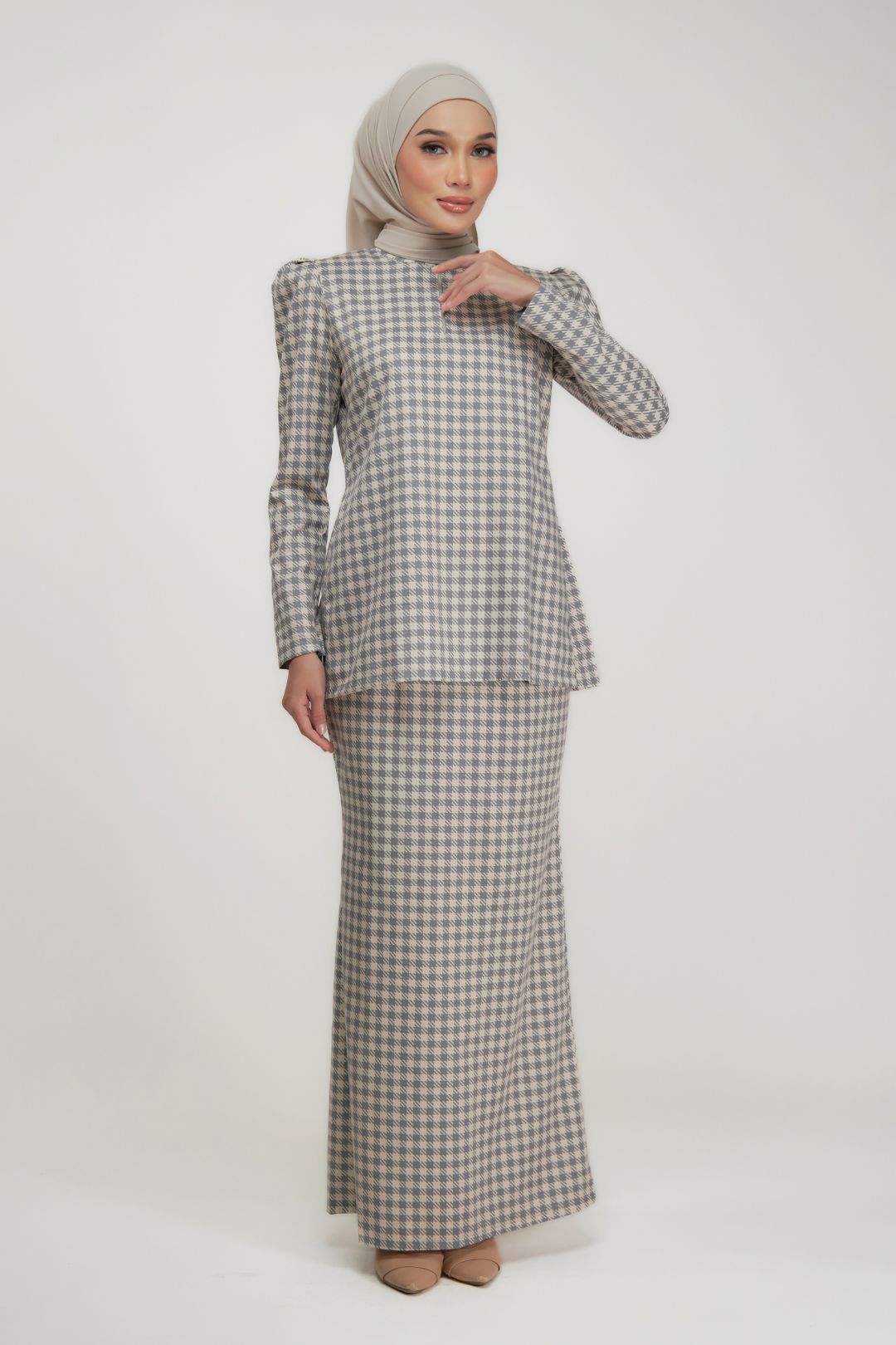Melur Kurung - Sleek Modern Fit