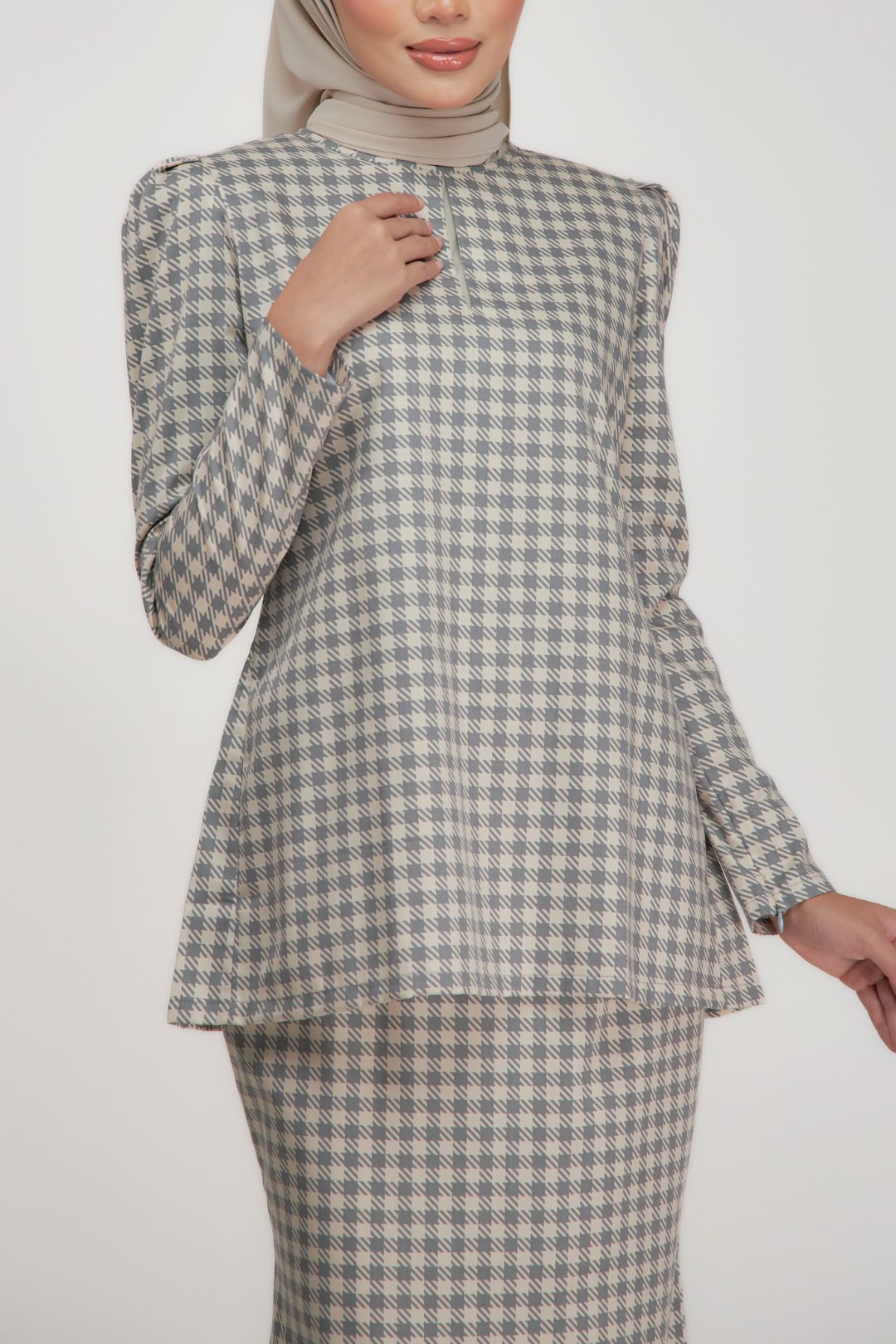 Melur Kurung - Sleek Modern Fit