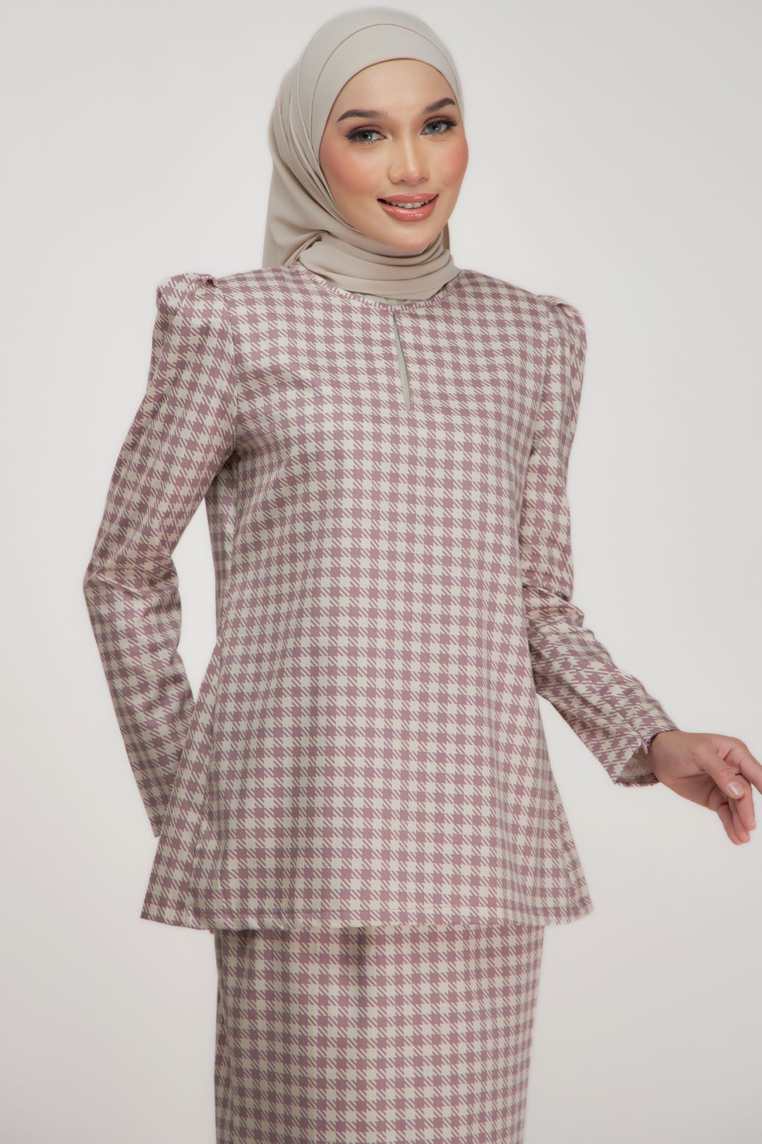 Melur Kurung - Sleek Modern Fit