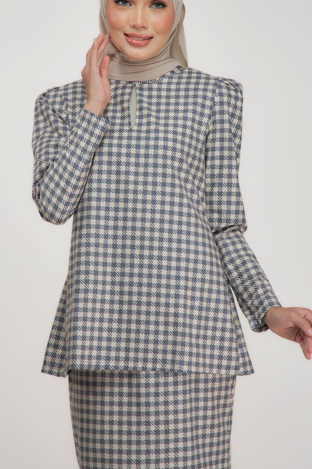 Melur Kurung - Sleek Modern Fit
