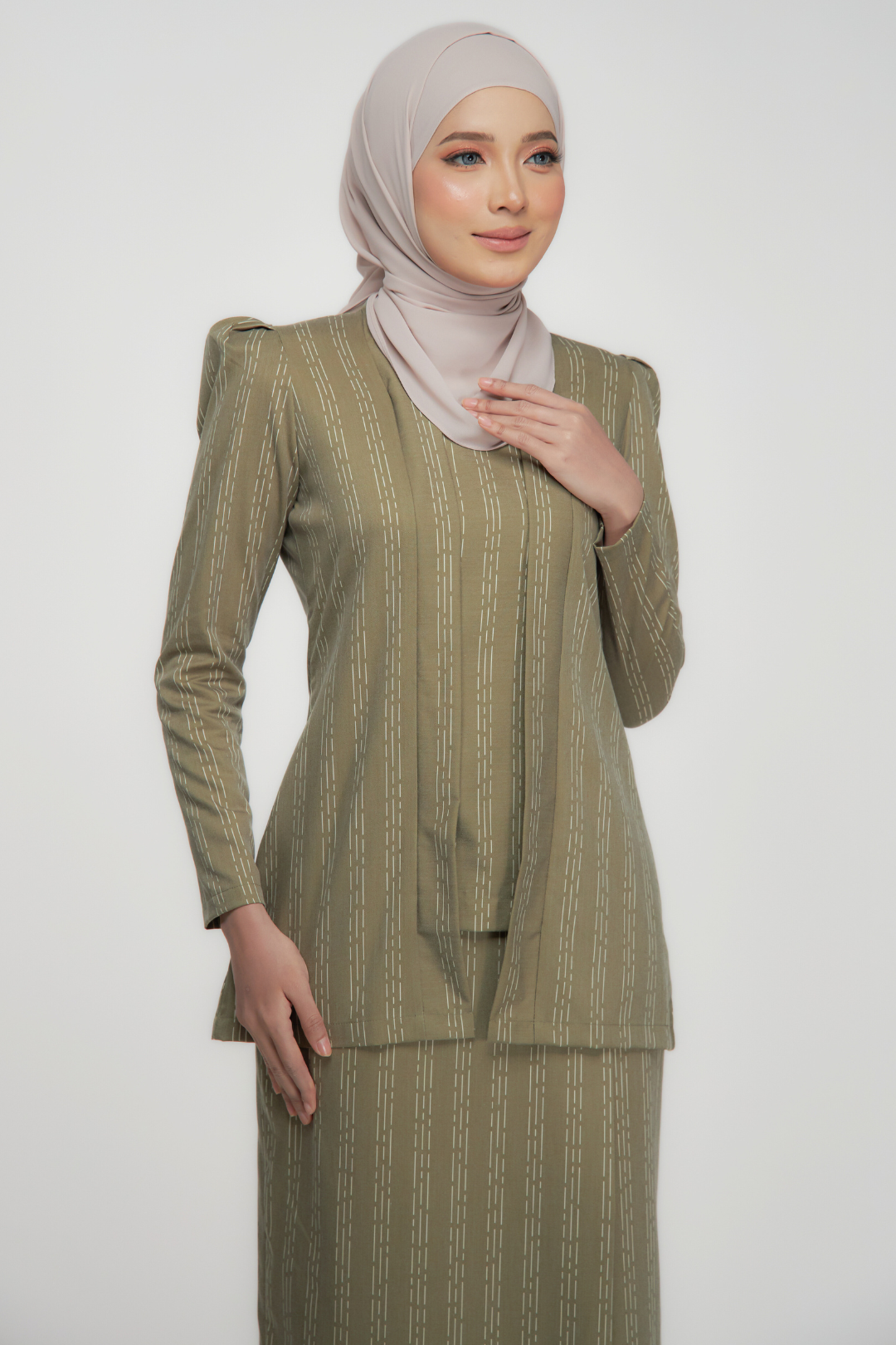 Iris Kebaya – Classic & Elegant Kebaya