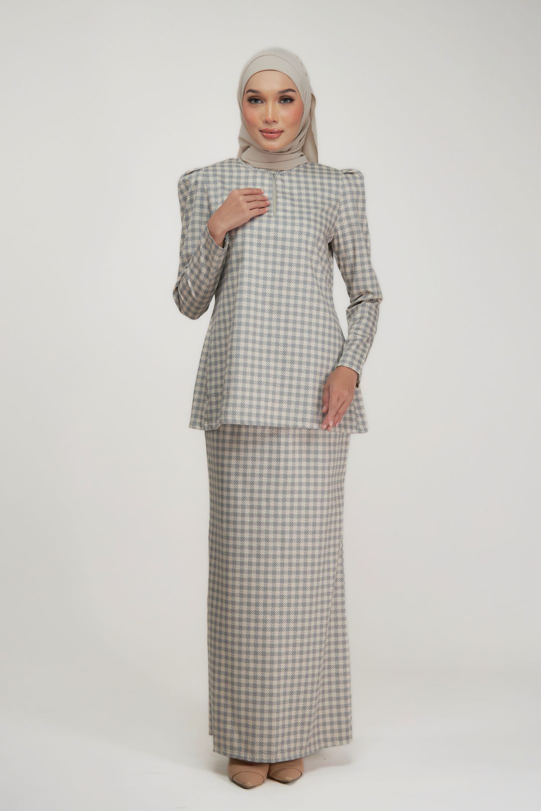 Melur Kurung - Sleek Modern Fit