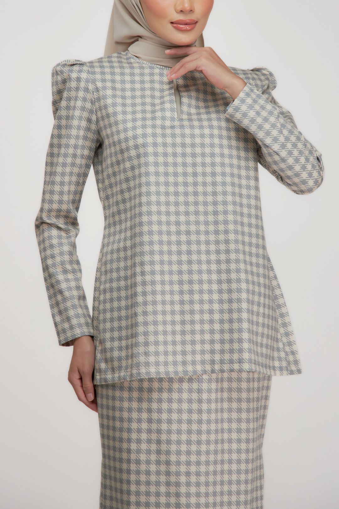 Melur Kurung - Sleek Modern Fit