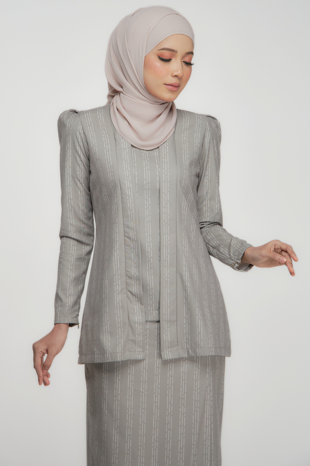 Iris Kebaya – Classic & Elegant Kebaya