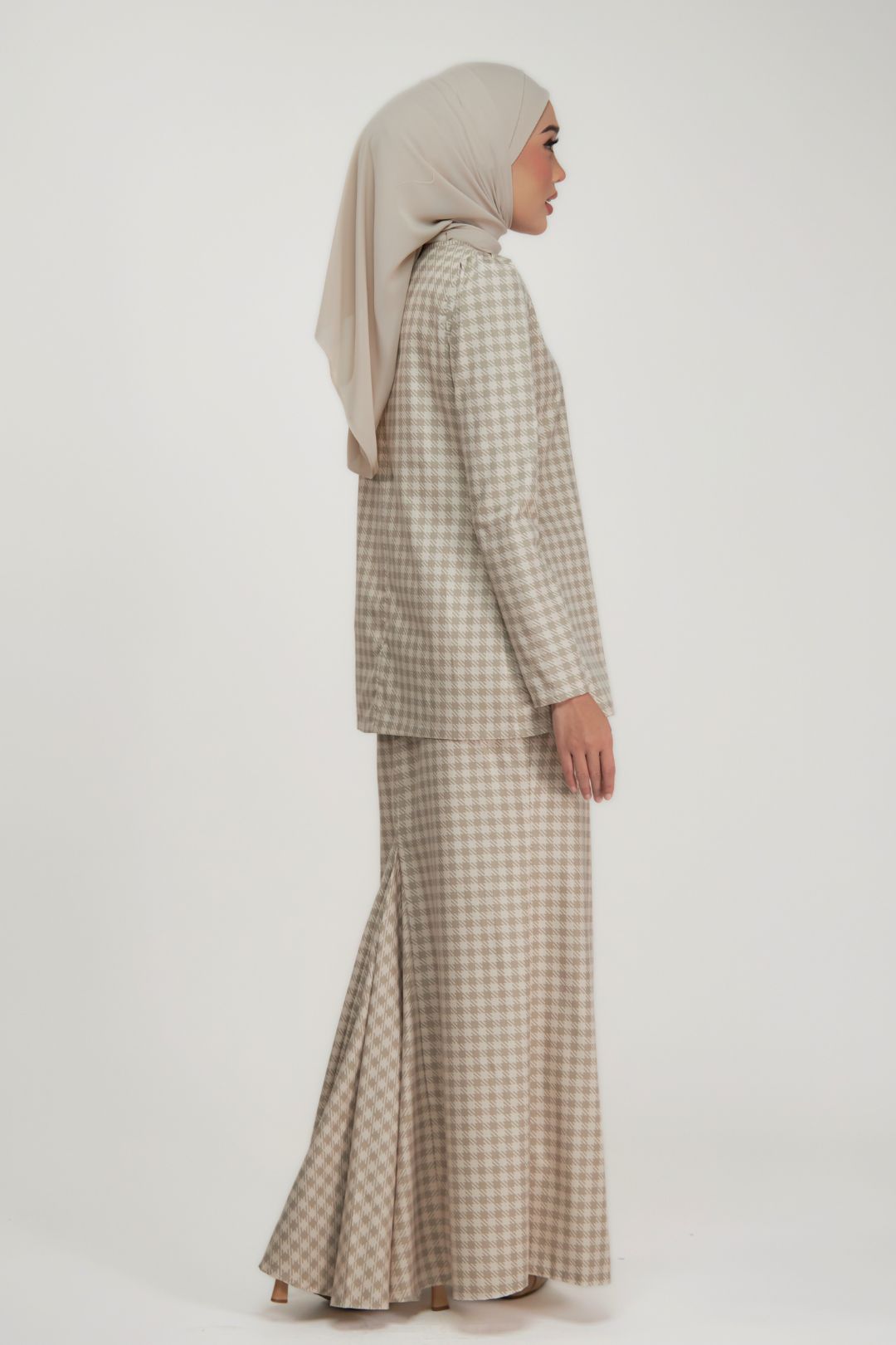 Melur Kurung - Sleek Modern Fit